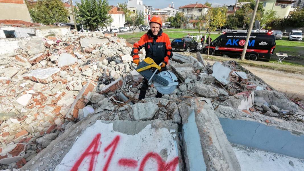 İzmir depreminin 6. yılında 3 ilde 6,7 şiddetinde deprem paniği 4